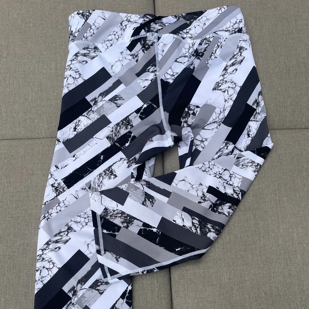 Performance Leggings by ANDREW MARC - Picture 3 of 10